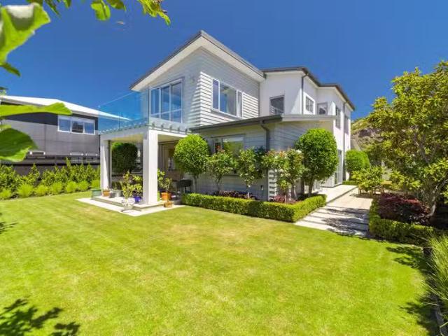 House for sale in Chaslands, Canterbury