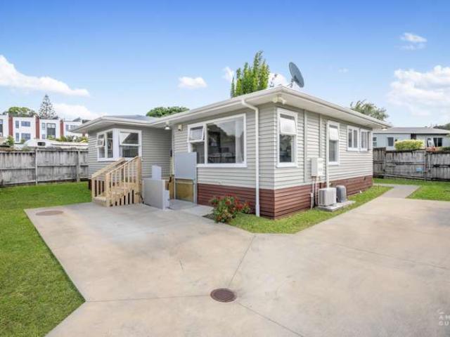 House for sale in Oratia