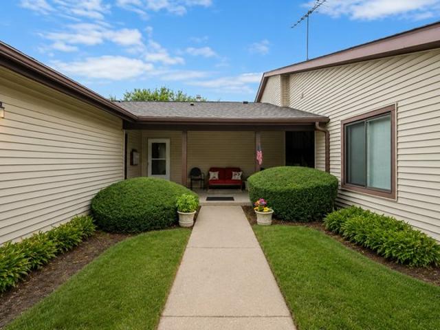 Condo for sale in Mchenry, Illinois