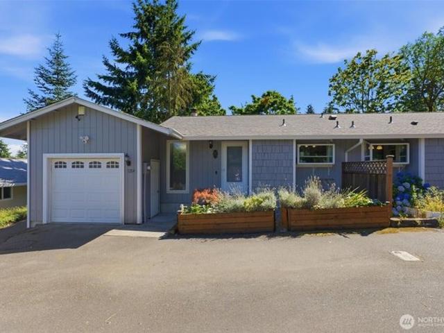 Townhouse for sale in University Place, Washington