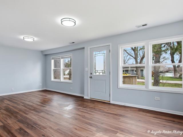 House for sale in Mchenry, Illinois