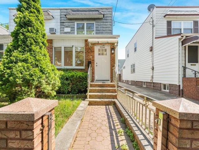 Townhouse for sale in Brooklyn
