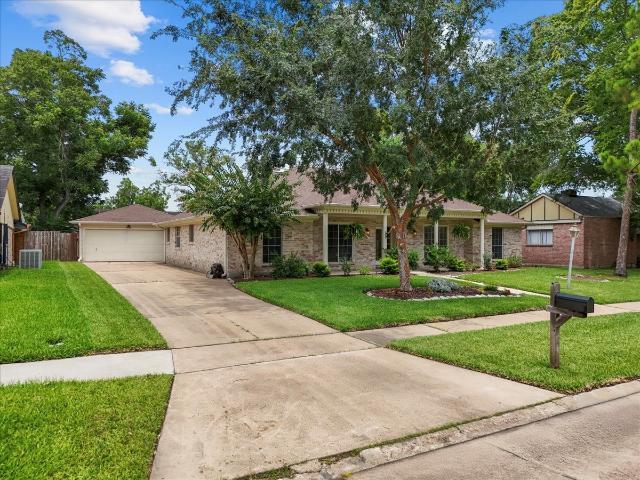 House for sale in Friendswood