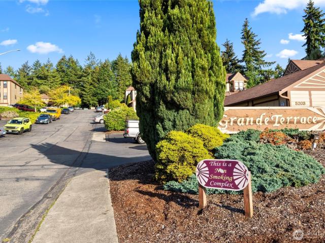 House for sale in Whispering Firs Condominiums, Tacoma