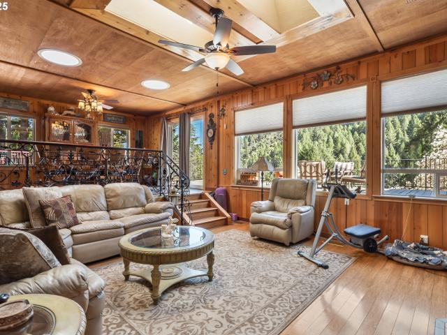 House for sale in Wolf Creek, Oregon