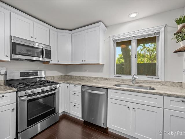 Condo for sale in Barrington, Illinois