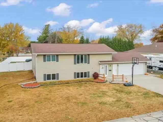 House for sale in Waverly House for sale in Waverly