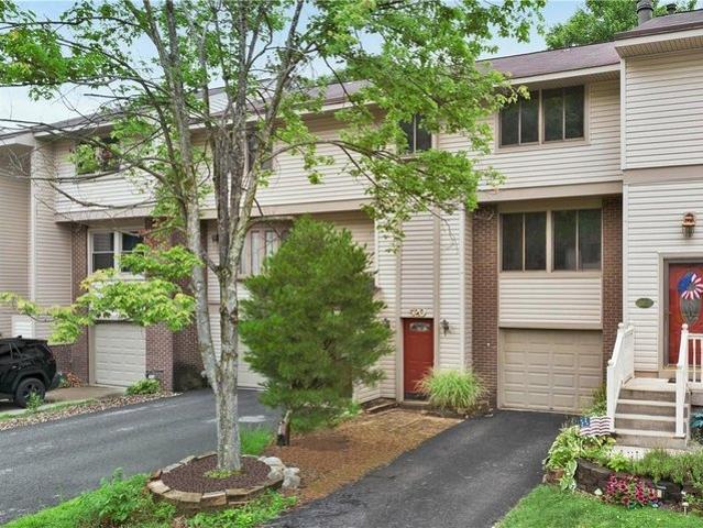 Townhouse for sale in Bridgeville, Pennsylvania