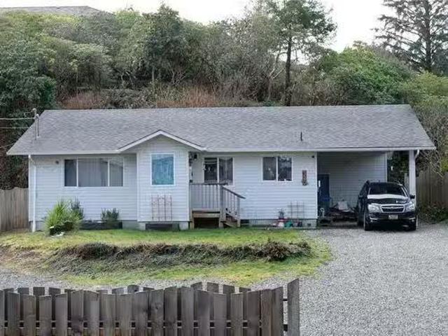 House for sale in Clayoquot, British Columbia