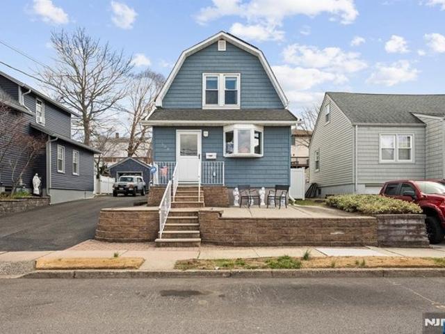 House for sale in Lyndhurst, New Jersey