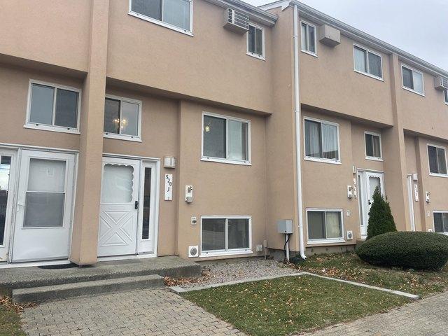 Townhouse for sale in Groton, Connecticut