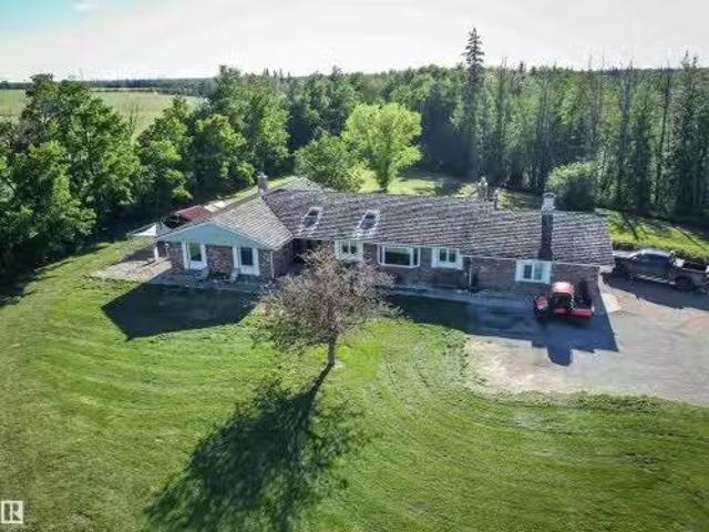 House for sale in Stony Plain, Alberta