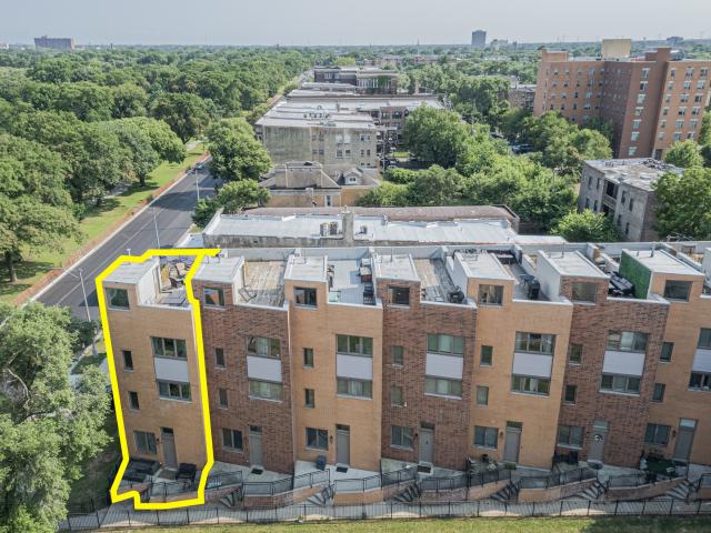 Townhouse for sale in Chicago Park, Illinois