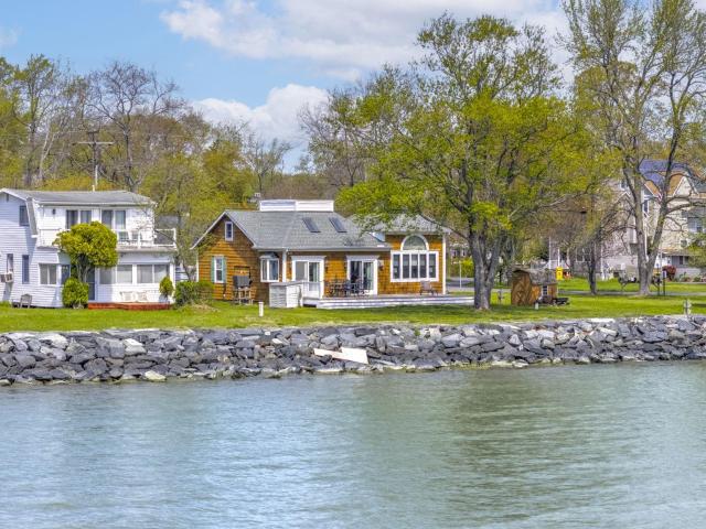 House for sale in Shady Side, Maryland