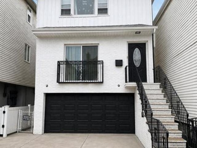 House for sale in Hudson, New Jersey