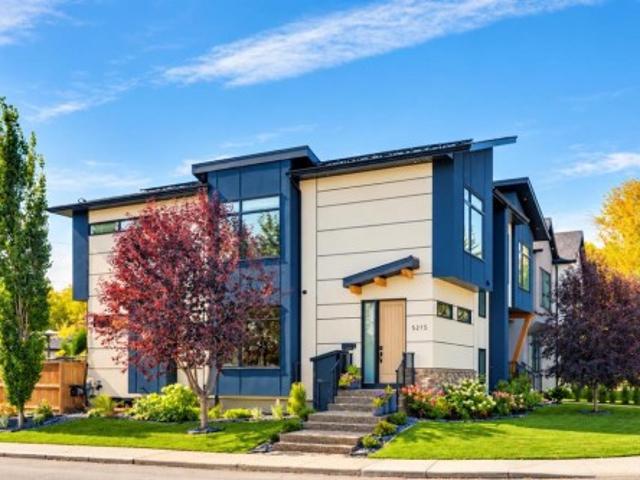 House for sale in Windsor Park, Calgary