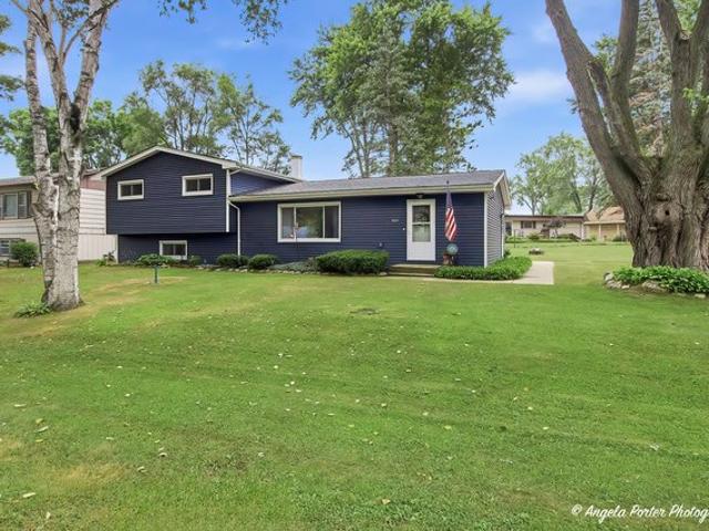 House for sale in Mchenry, Illinois