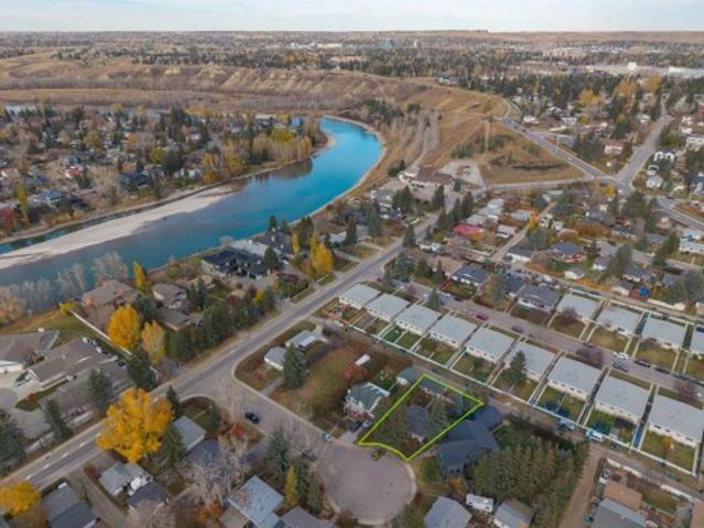 House for sale in Montgomery, Calgary