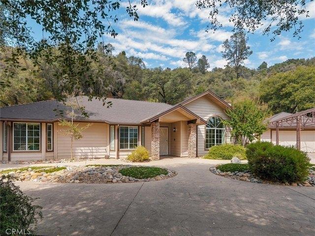 House for sale in Oakhurst, California