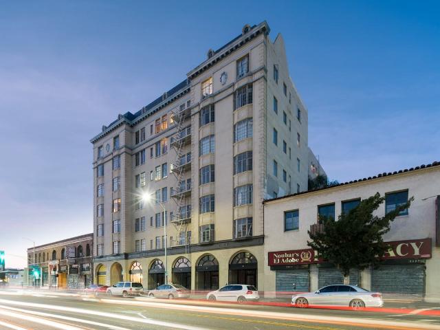 Apartment for rent in Thai Town, Los Angeles