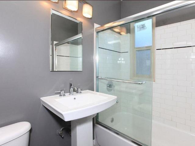 Apartment for rent in Thai Town, Los Angeles