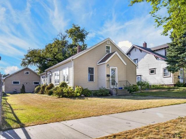 House for sale in Valley City, North Dakota