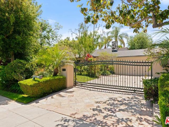 House for sale in The Flats, Beverly Hills