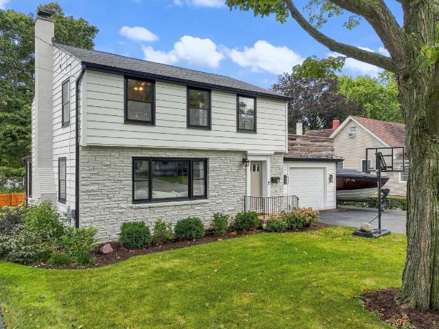 House for sale in Mchenry, Illinois