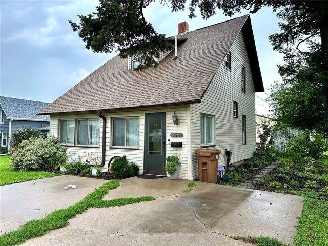 House for sale in Grinnell, Poweshiek County