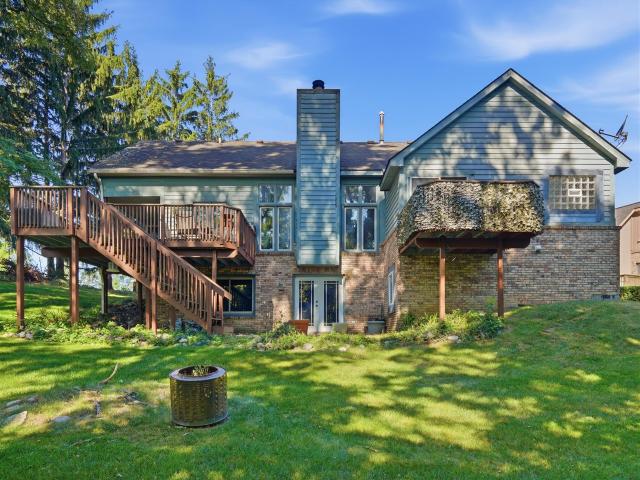 House for sale in Huron Hills, Commerce Charter Township