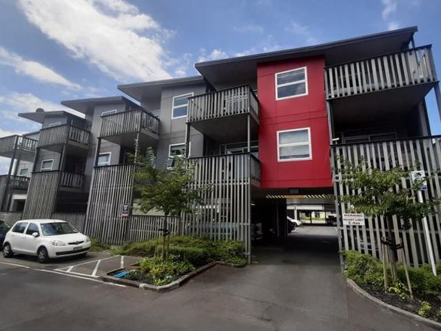 Apartment for rent in Paremoremo, Oroua County