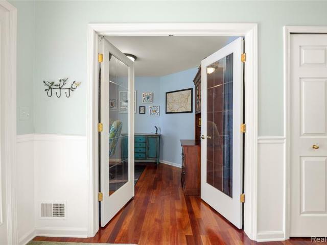 Condo for sale in Macomb