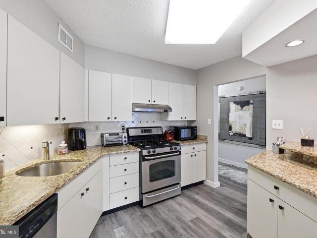 Condo for sale in Pooks Hill, Bethesda