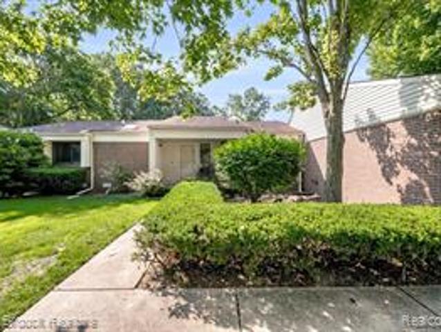 Condo for sale in West Bloomfield, Michigan