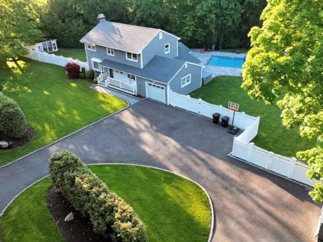 House for sale in Smithtown, New York