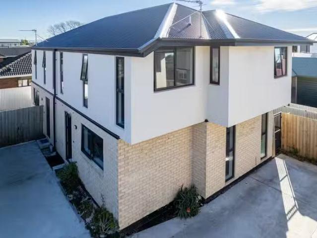 House for sale in Chaslands, Canterbury