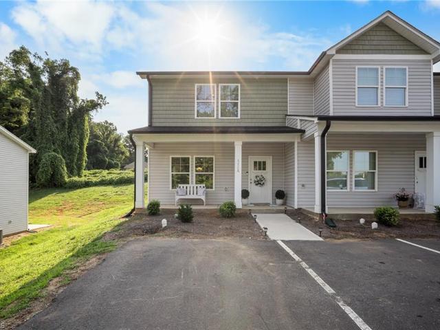 Townhouse for sale in Stokesburg, Walnut Cove