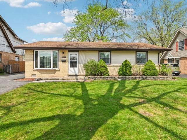 House for sale in Crestwood, Illinois