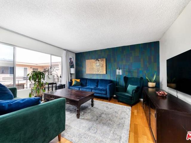 Condo for sale in Canoga Park, California