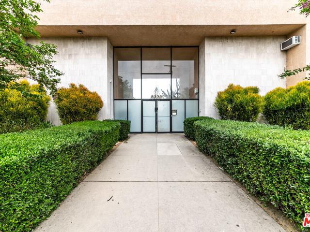 Condo for sale in Canoga Park, California