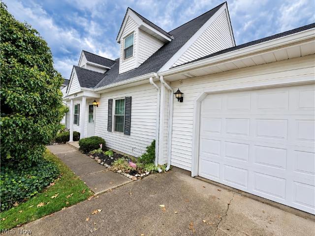 Condo for sale in Franklyn Commons, Willoughby