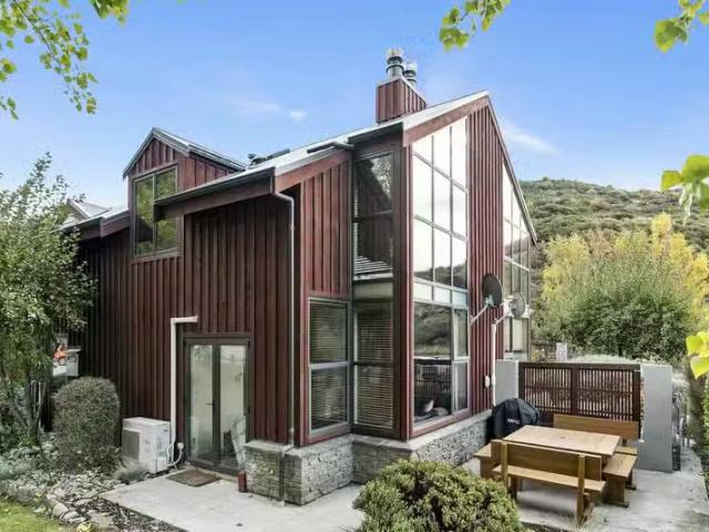 House for sale in Otakou