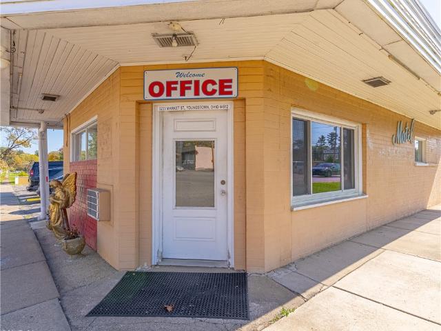 Commercial for sale in The Willows, Boardman