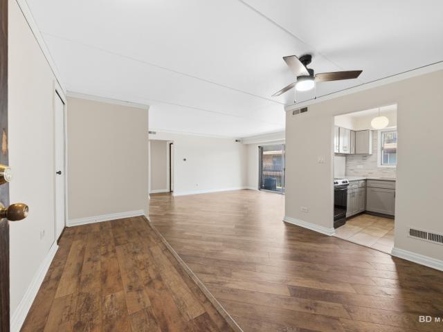 Condo for sale in Crestwood, Illinois