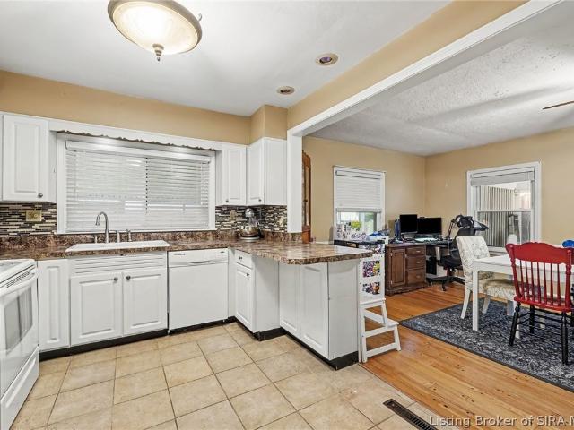 House for sale in Sellersburg, Clark County