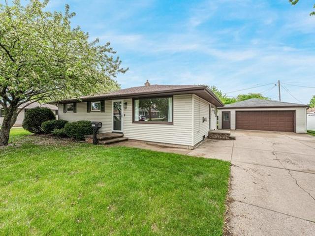 House for sale in Combined Locks, Wisconsin