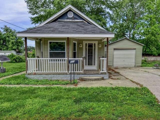 House for sale in Taylorville, Illinois