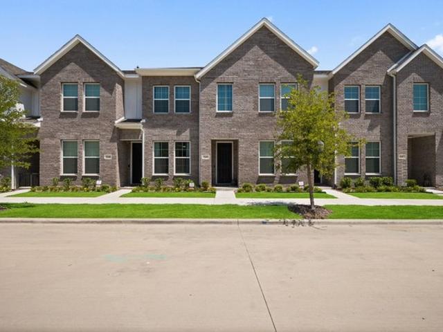Townhouse for sale in Haltom City, Texas
