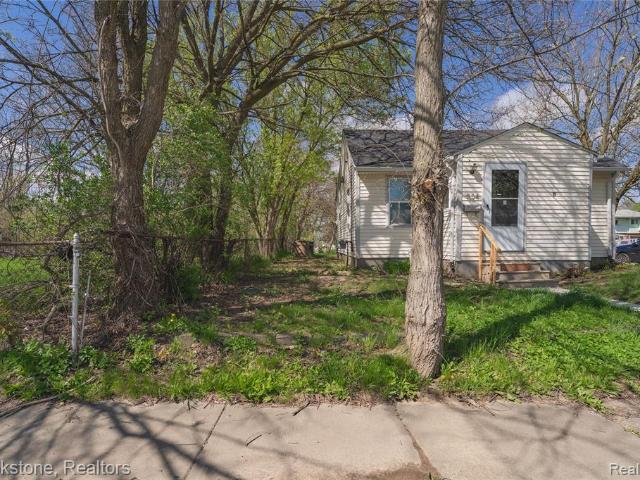 House for sale in Pontiac, Oakland County