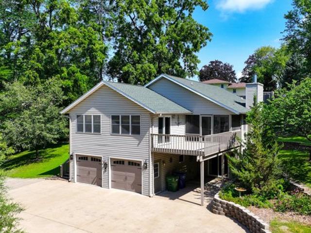 House for sale in Clinton, Iowa